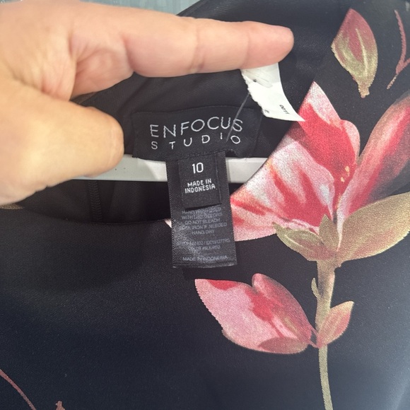 NWT Enfocus Studio Black Dress with Pink Floral Design SIZE 10 - Picture 4 of 13